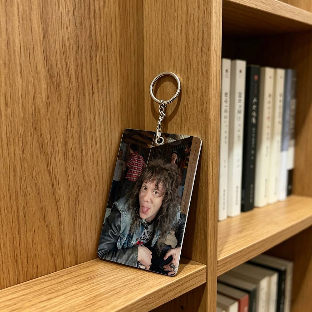 actor J-Joseph Quinn Cat Badge – Leather Work recenzja i cena